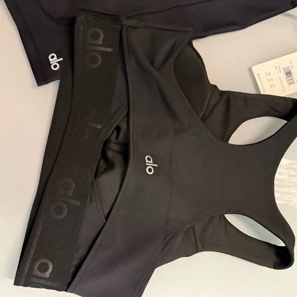 ALO Yoga Jet Black Activewear Set - Picture 7 of 8